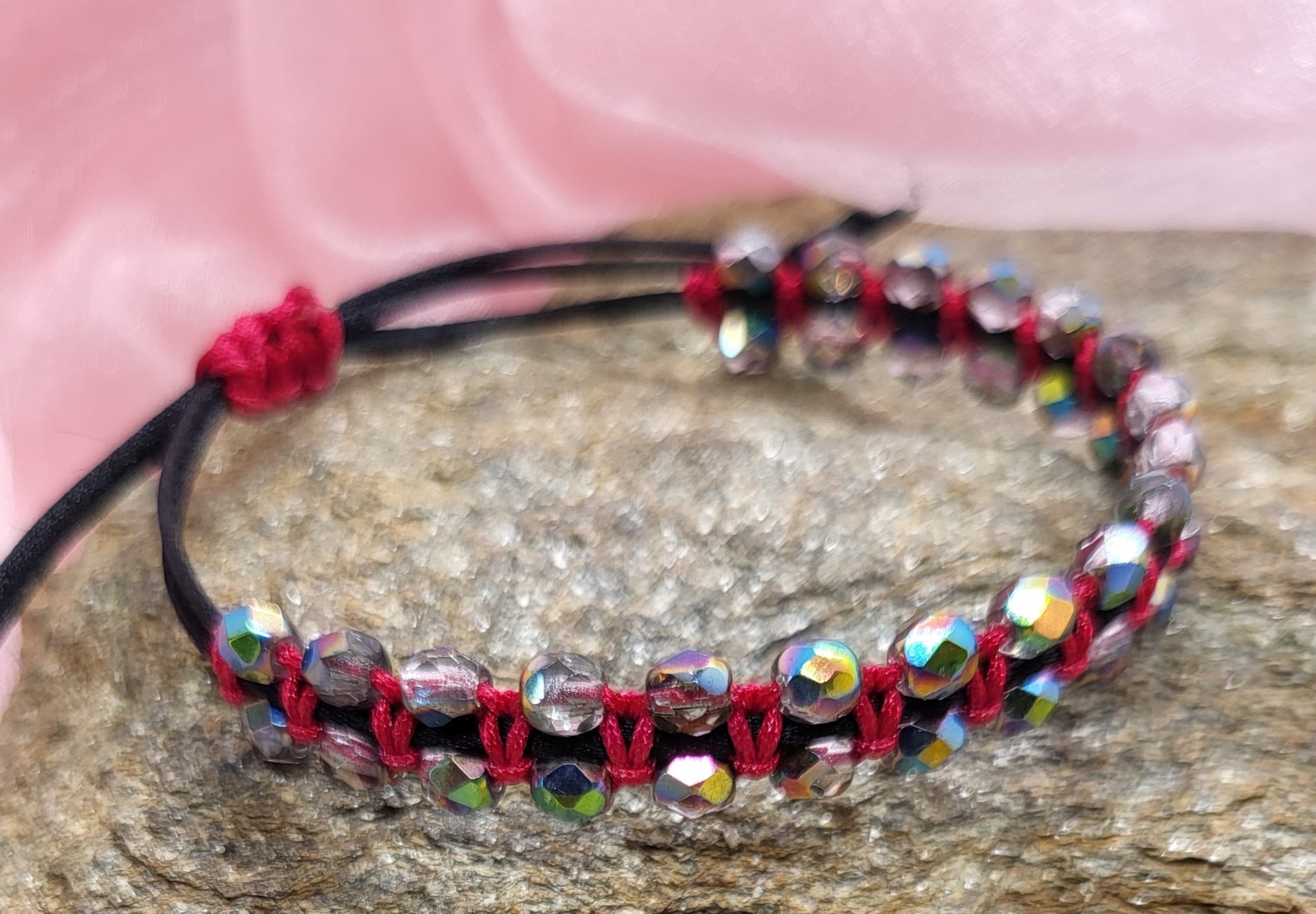 Bracelet Rouge et Perles Tchèques - Pour les passionnés sophistiqués